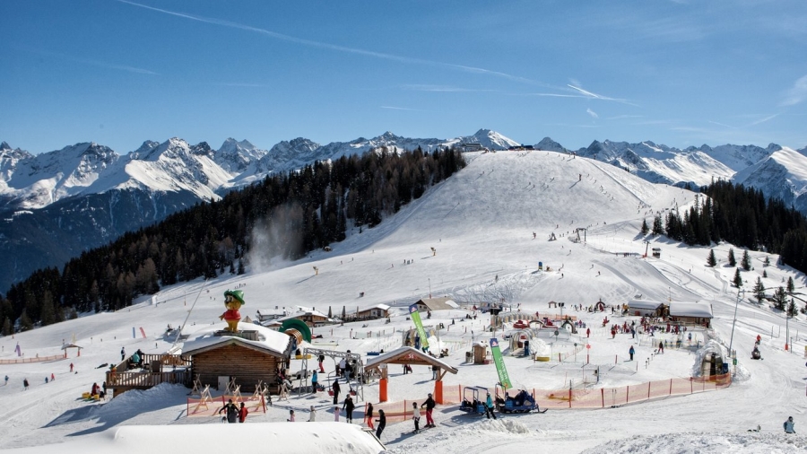 Narty w Austrii – dlaczego warto spędzić urlop w górach?